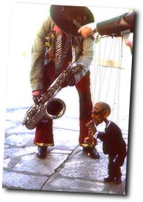  Lou Rawls throwin' down with a marionette 